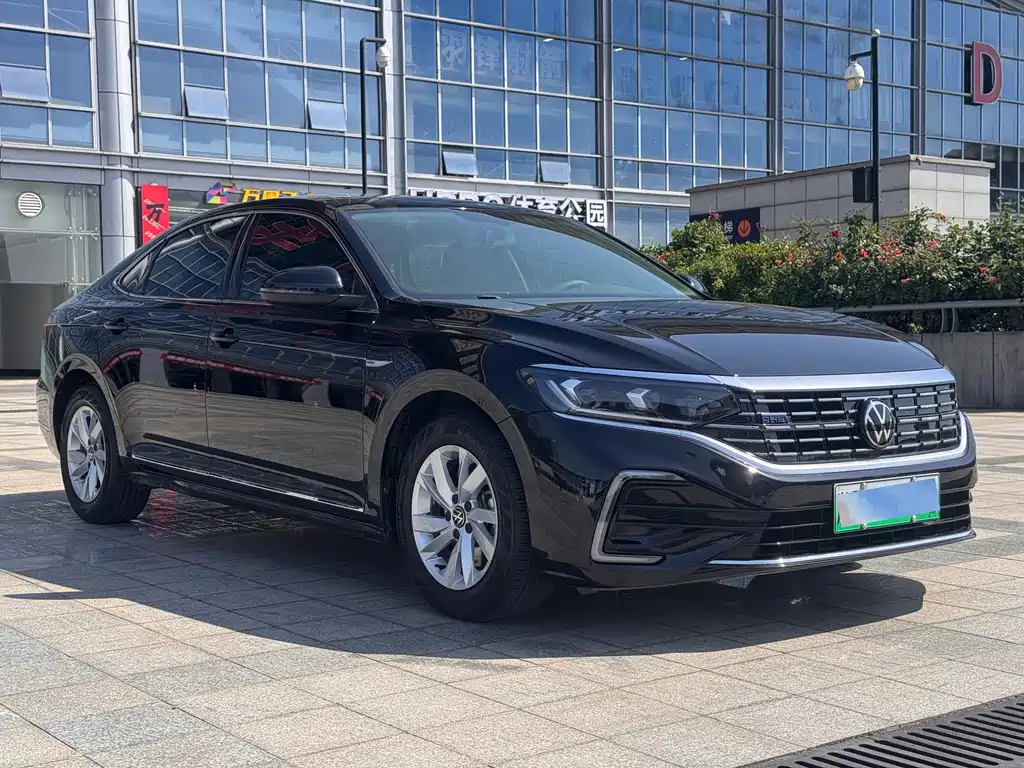 Volkswagen Passat PHEV 2023 — фото 3