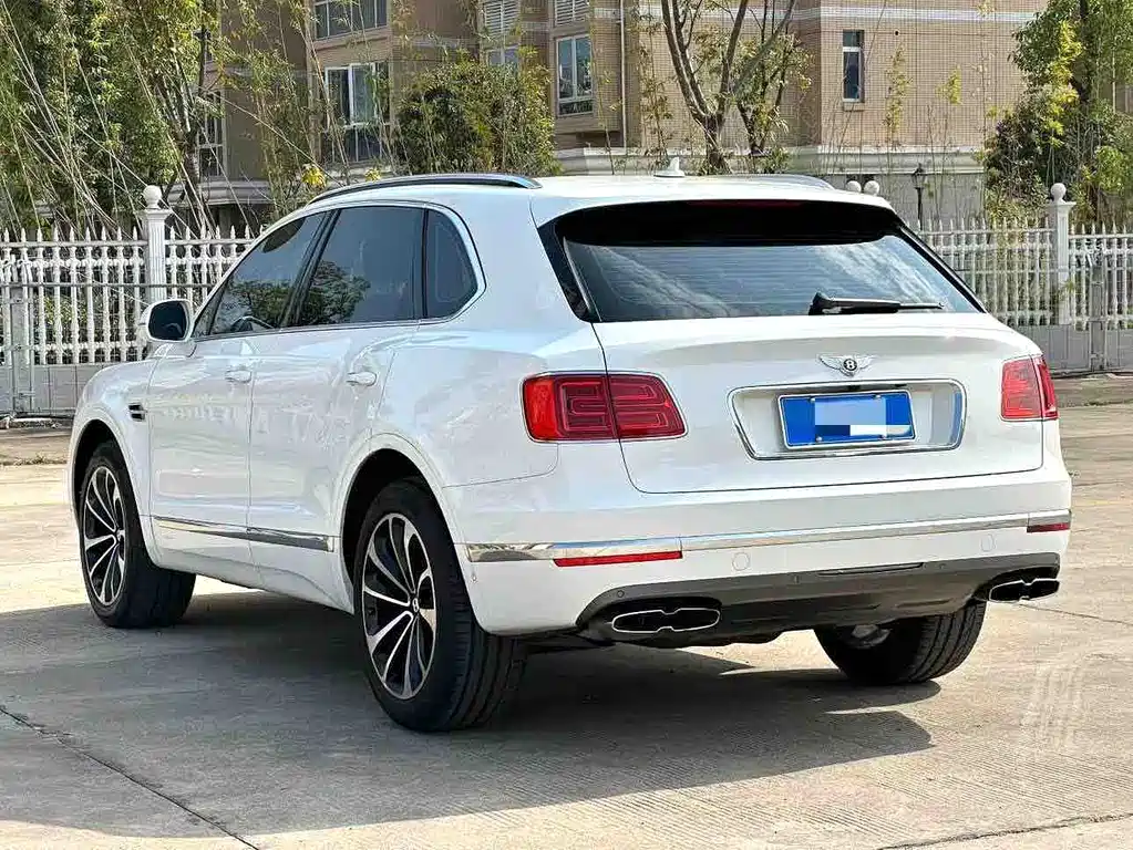 Bentley Bentayga 2020 — фото 9