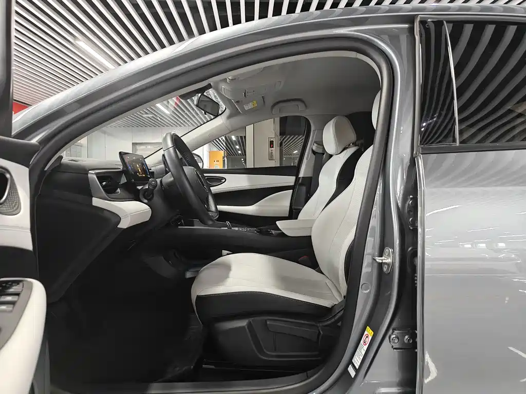 BYD Seal 05 DM-i 2025 — фото 9