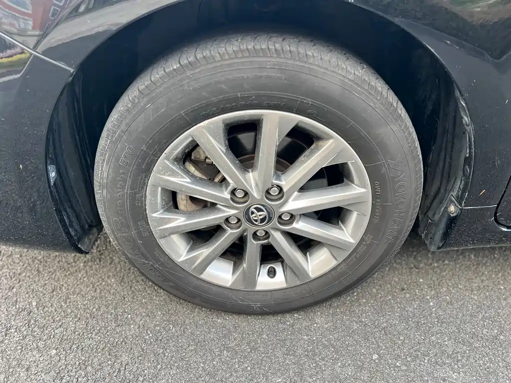 Toyota Camry 2017 — фото 11