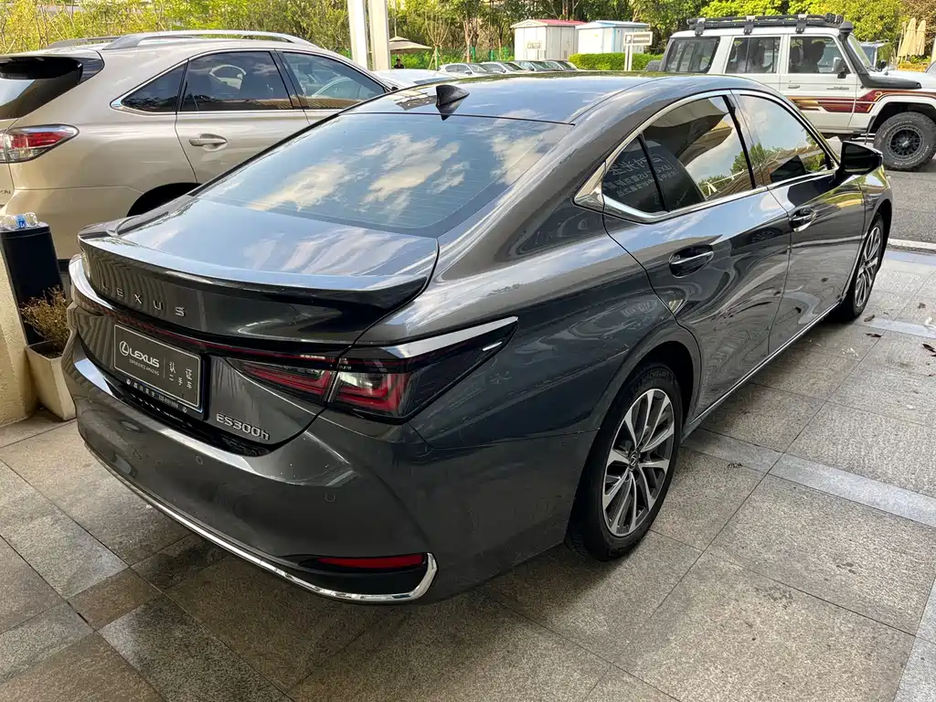 Lexus ES 2025 — фото 7