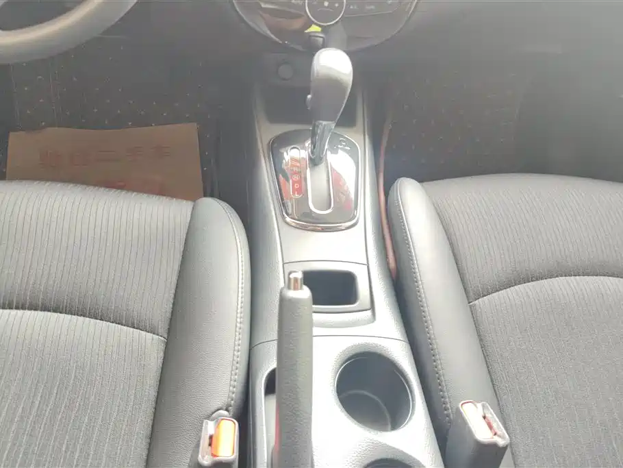 Nissan Tiida 2015 — фото 16