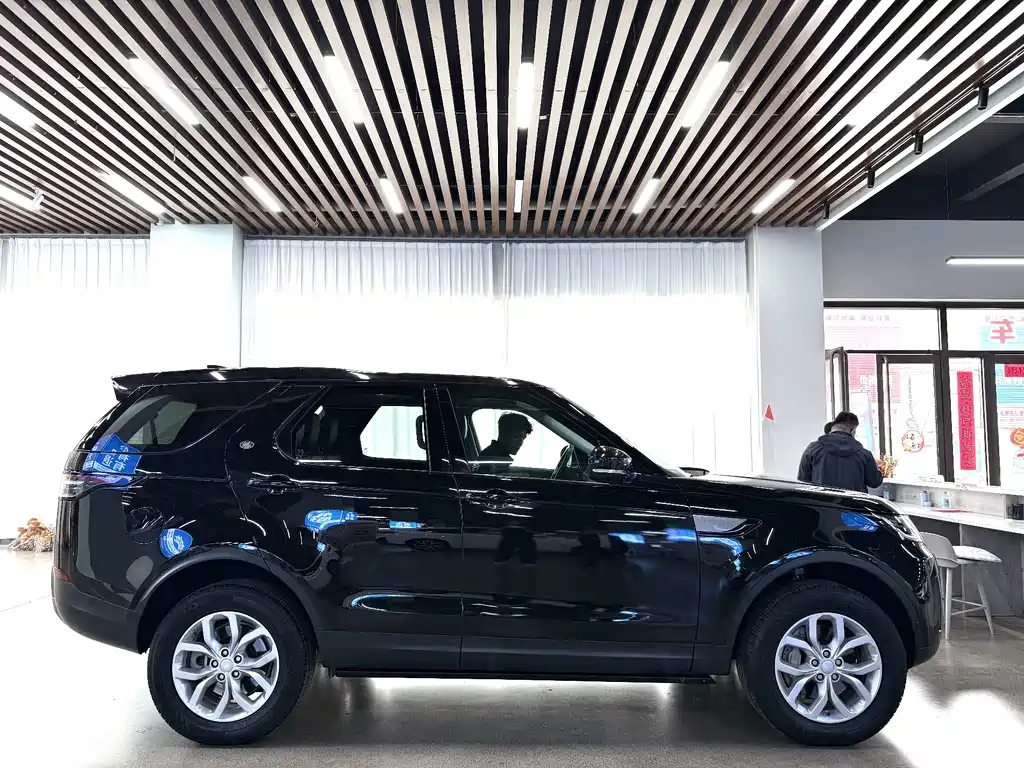 Land Rover Discovery 2019 — фото 17