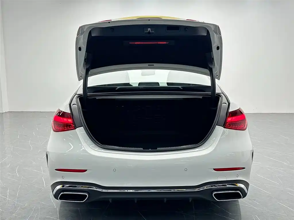 Mercedes-Benz C-Class 2023 — фото 12