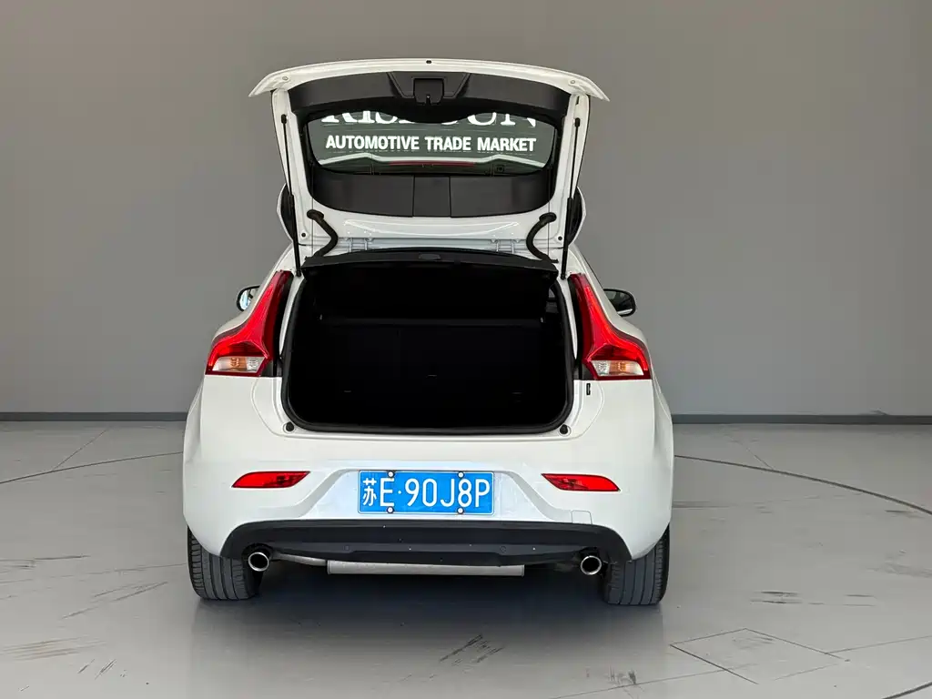 Volvo V40 2017 — фото 6
