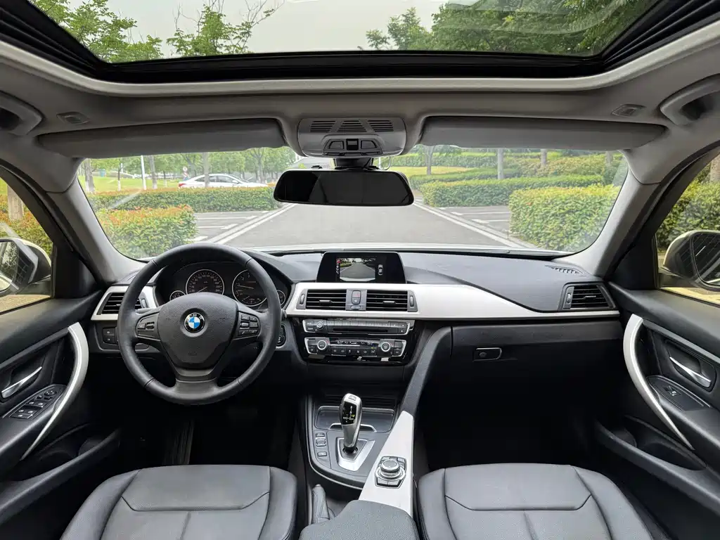 BMW 3 Series 2016 — фото 15