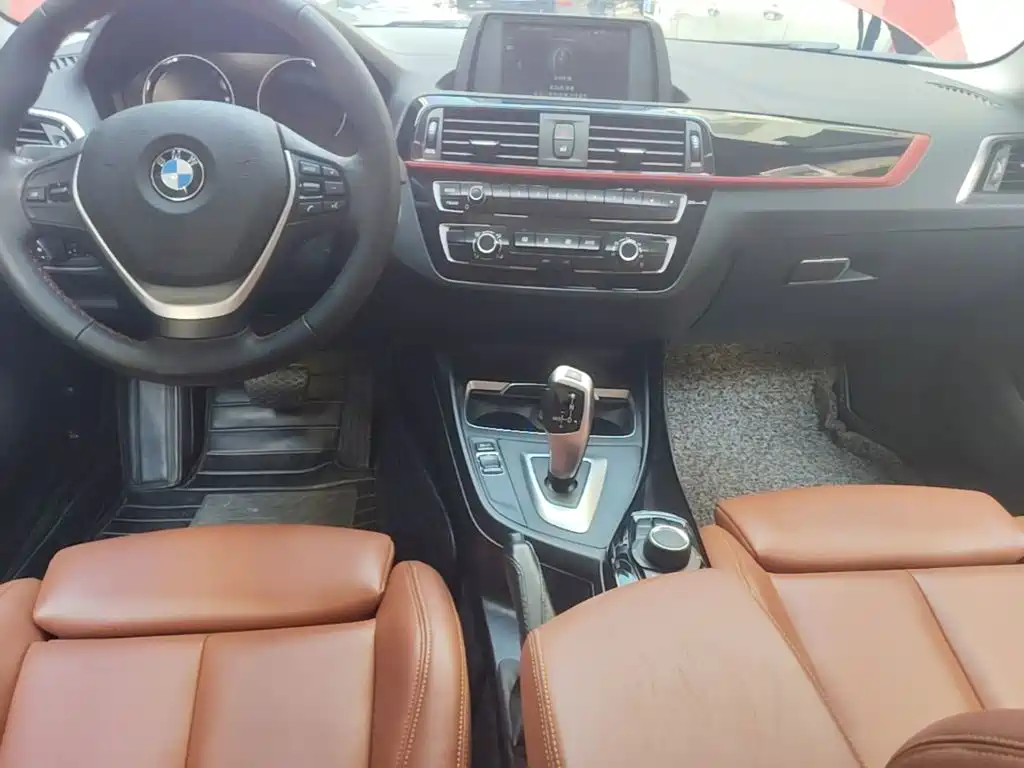 BMW 1 Series 2019 — фото 10