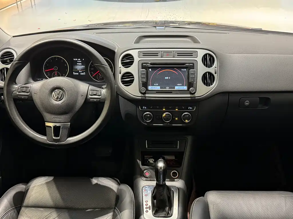 Volkswagen Tiguan 2016 — фото 16