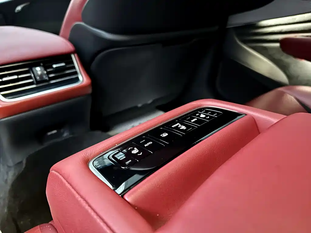 Lexus LS 2018 — фото 15
