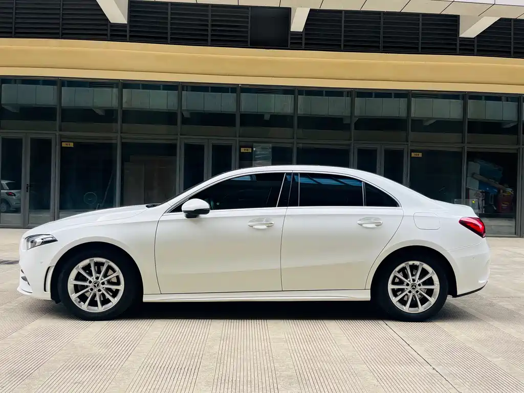 Mercedes-Benz A-Class 2020 — фото 4