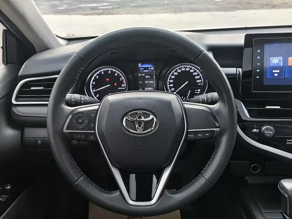 Toyota Camry 2022 — фото 15
