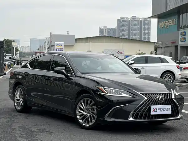 Lexus ES 2024