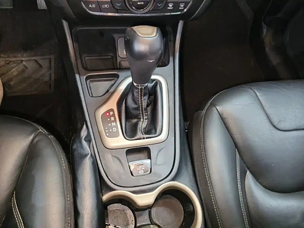 Jeep Cherokee 2018 — фото 14