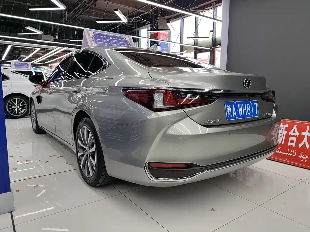 Lexus ES 2019 — фото 7