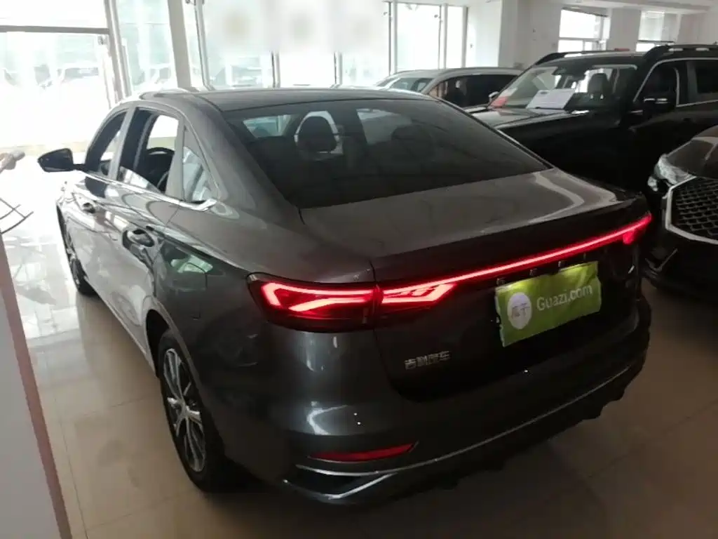 Geely Emgrand 2022