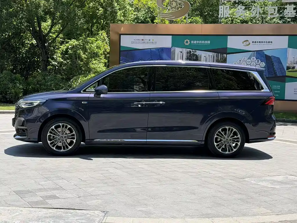 Roewe iMAX8 2021 — фото 5