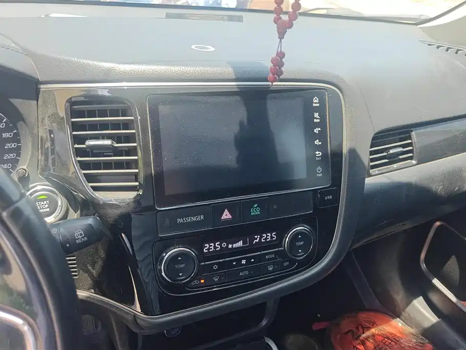 Mitsubishi Outlander 2018 — фото 13