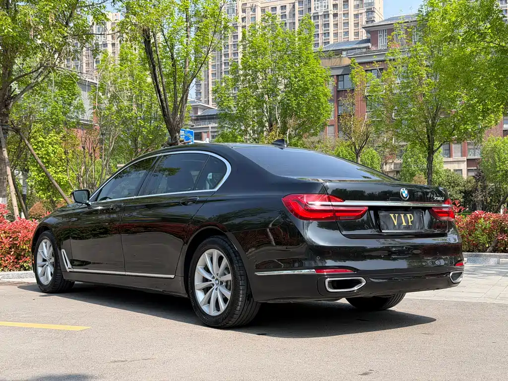 BMW 7 Series 2017 — фото 20