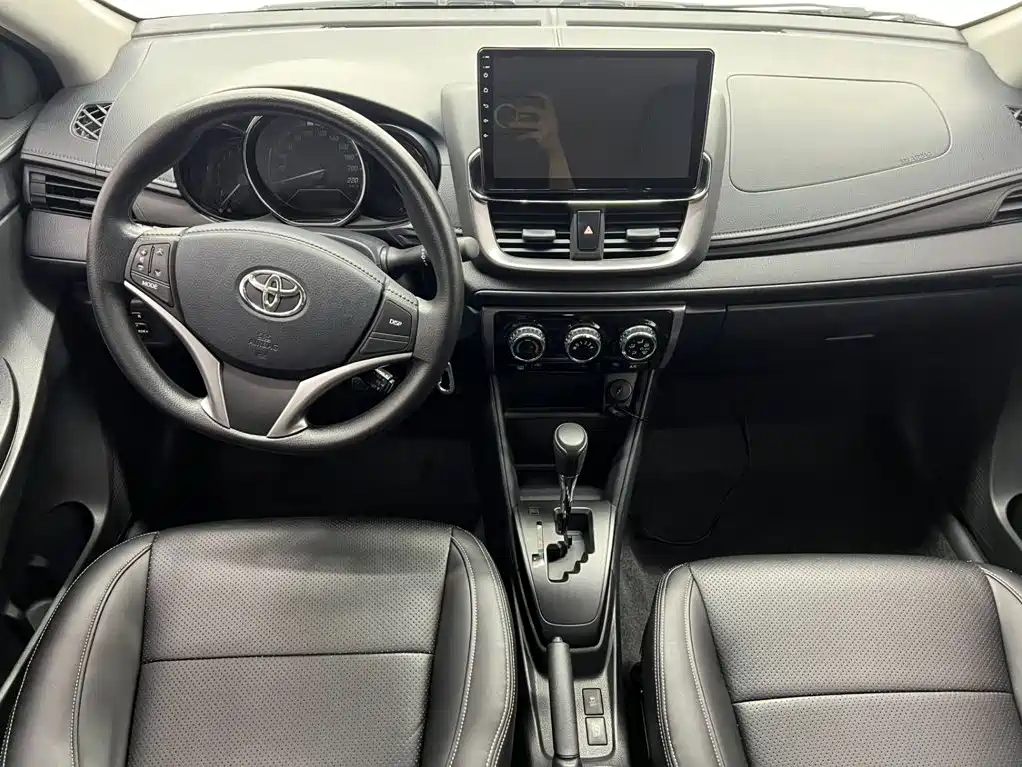 Toyota Yaris L 2022 — фото 17