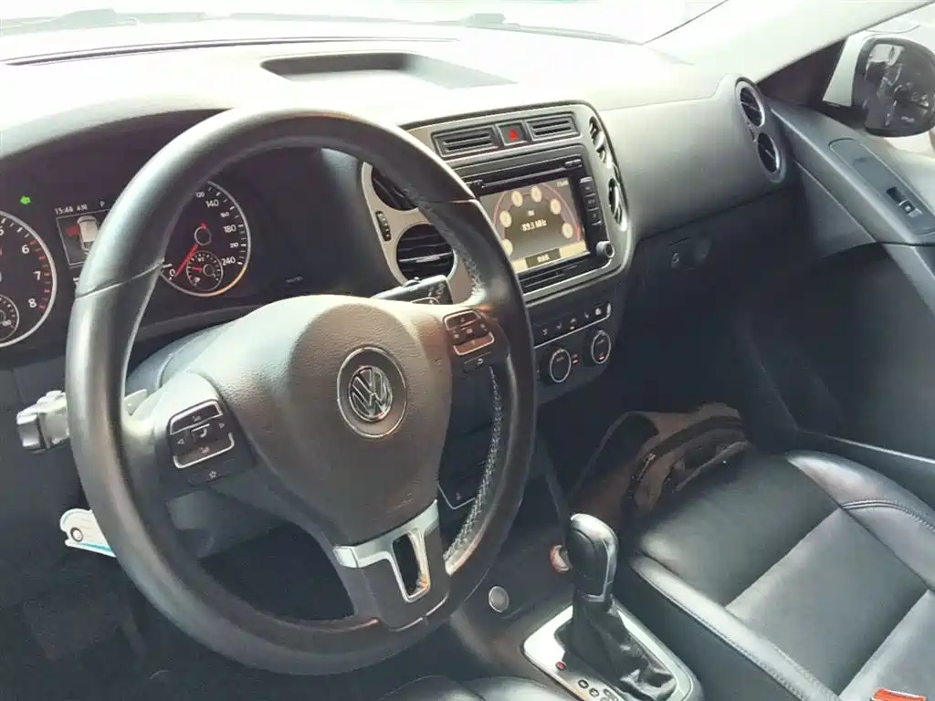 Volkswagen Tiguan 2015 — фото 10