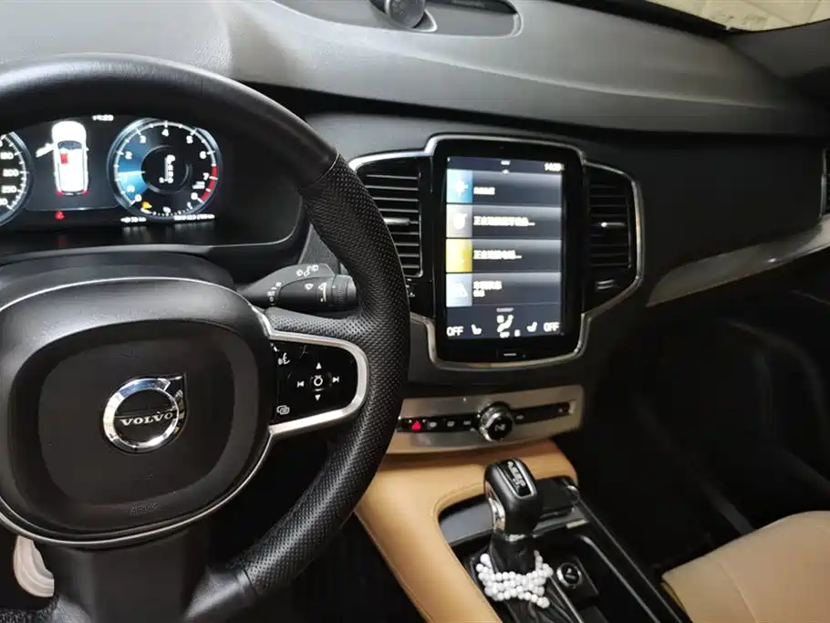 Volvo XC90 2017 — фото 12