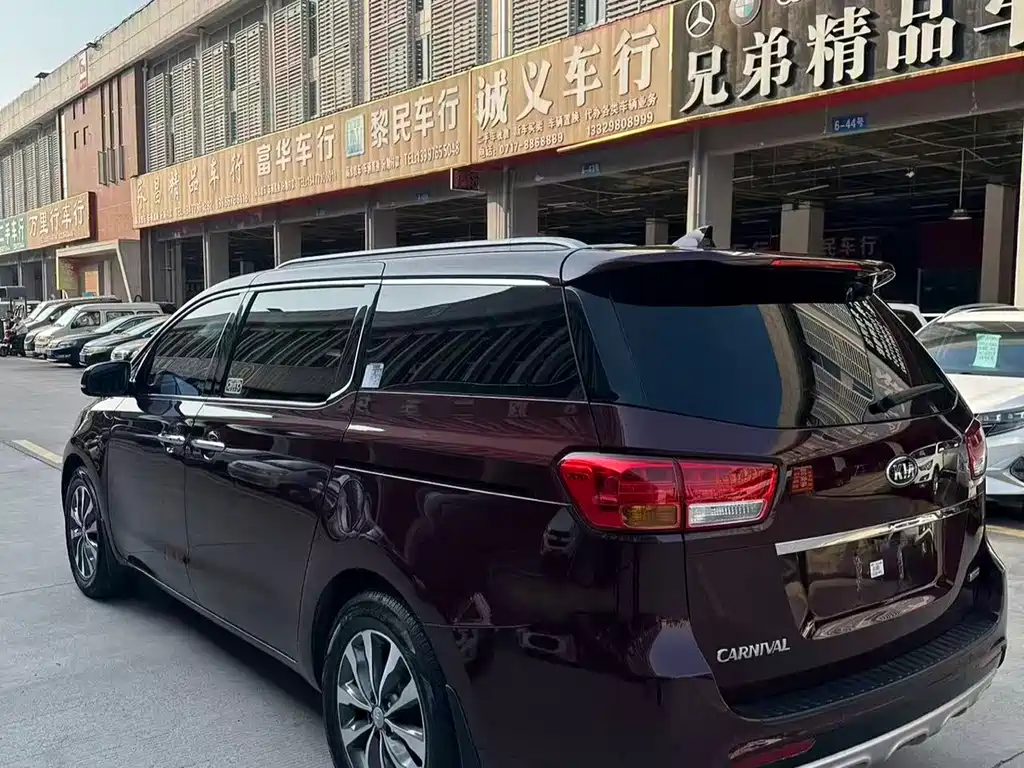 Kia Carnival 2016 — фото 9