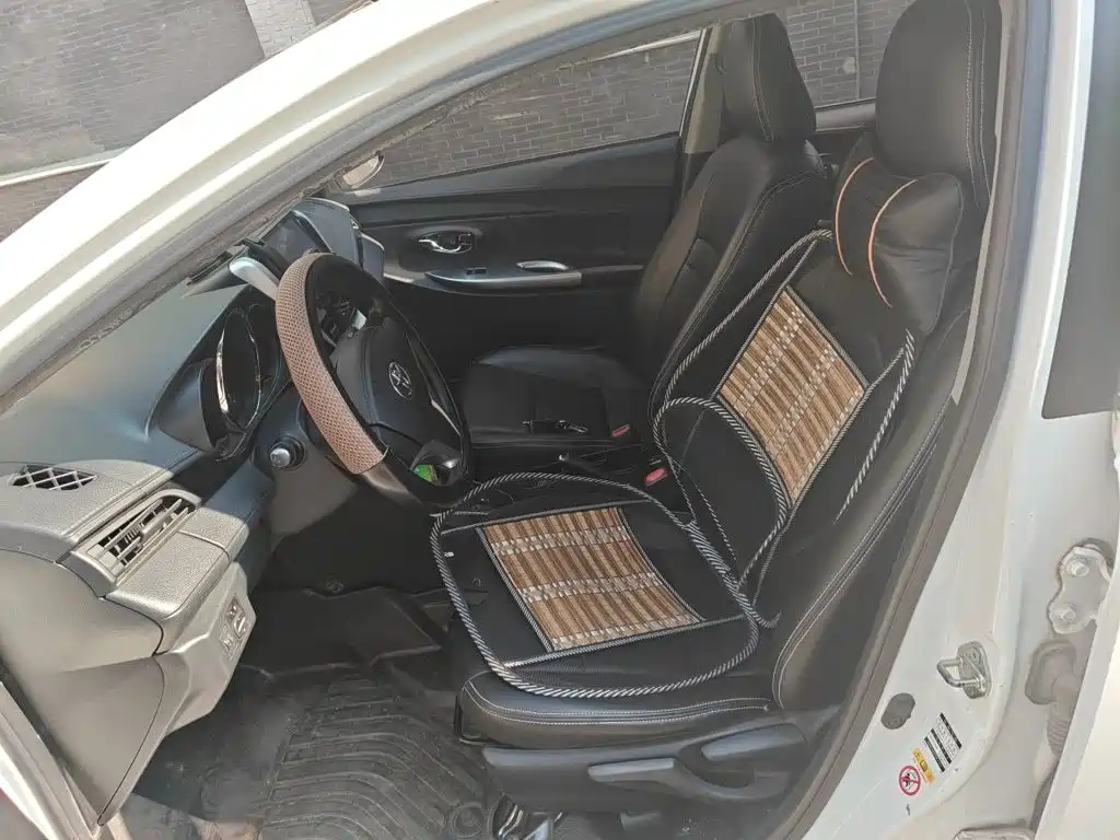 Toyota Yaris L 2018 — фото 12