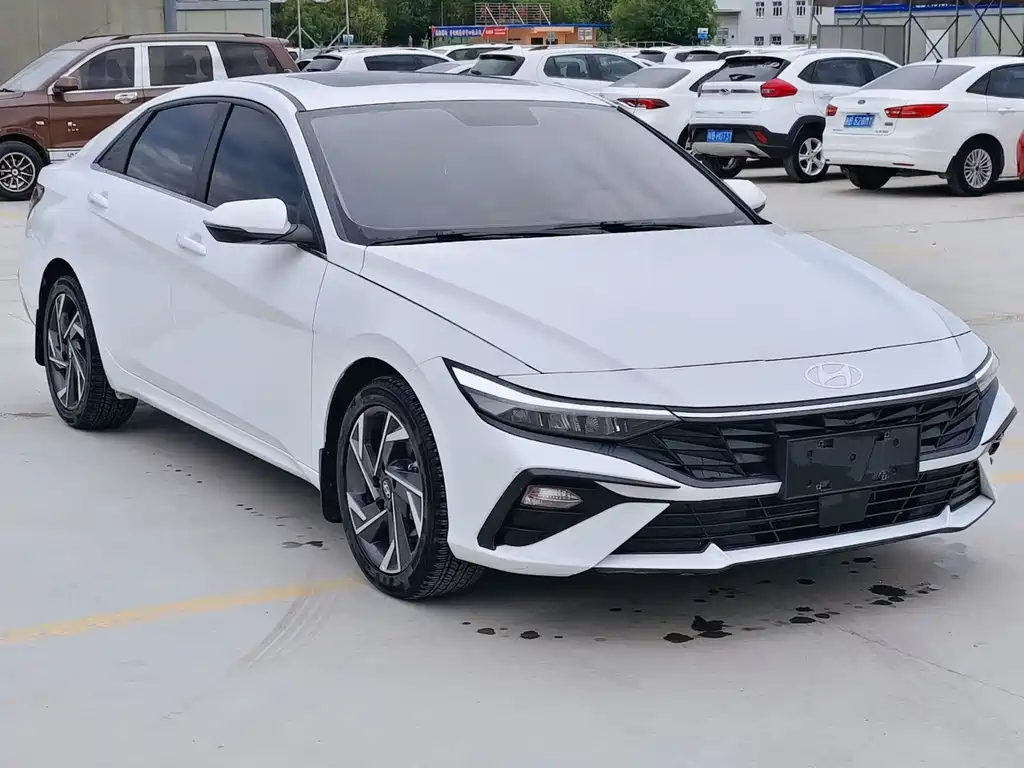 Hyundai Elantra 2024