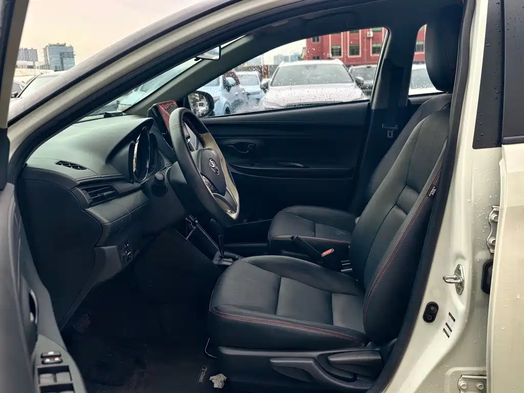 Toyota Yaris L 2022 — фото 8