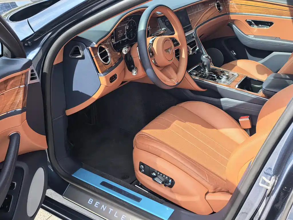 Bentley Flying Spur 2023 — фото 10