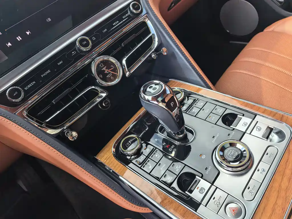 Bentley Flying Spur 2023 — фото 12