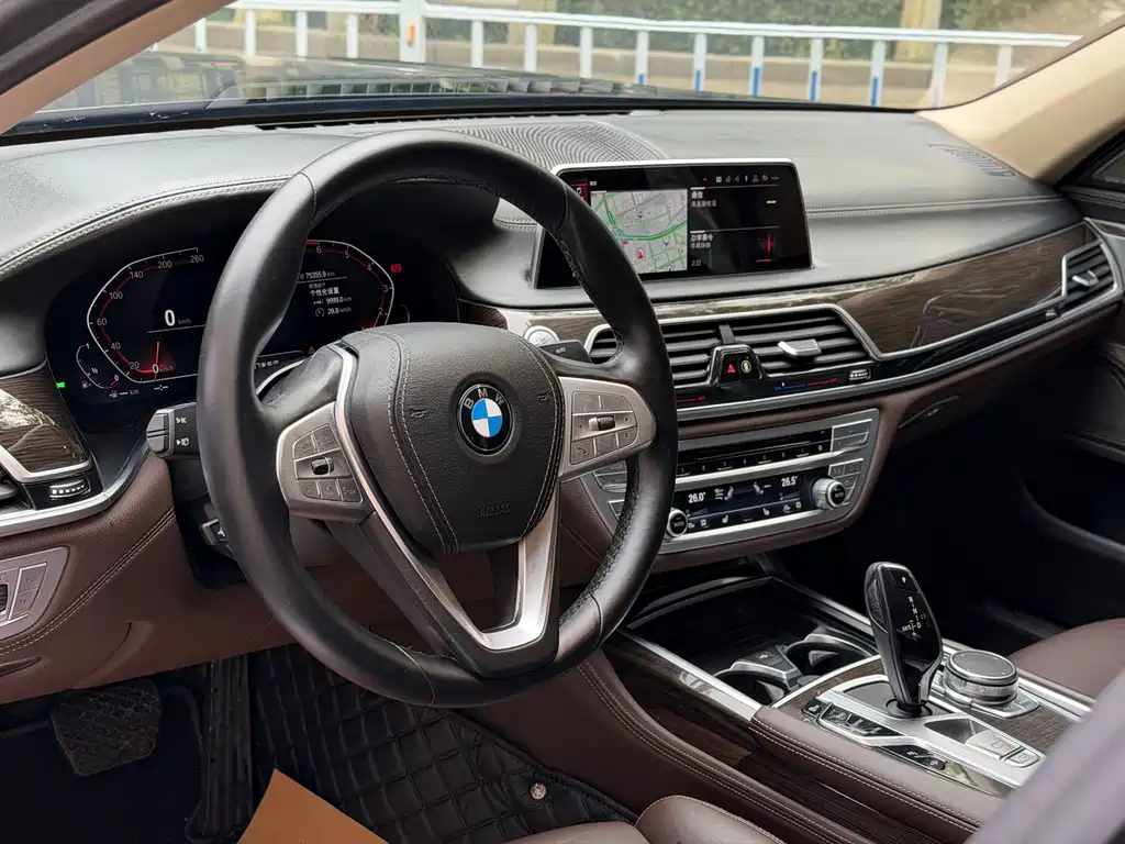 BMW 7 Series 2019 — фото 6