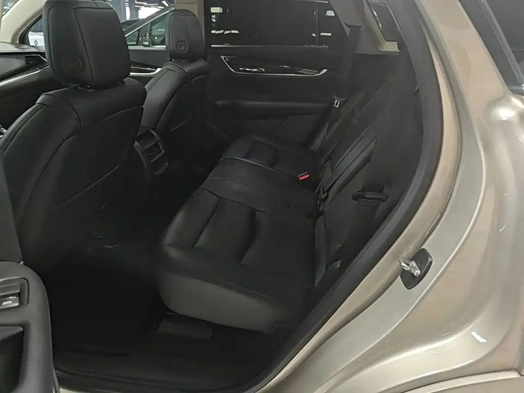 Cadillac XT5 2016 — фото 17