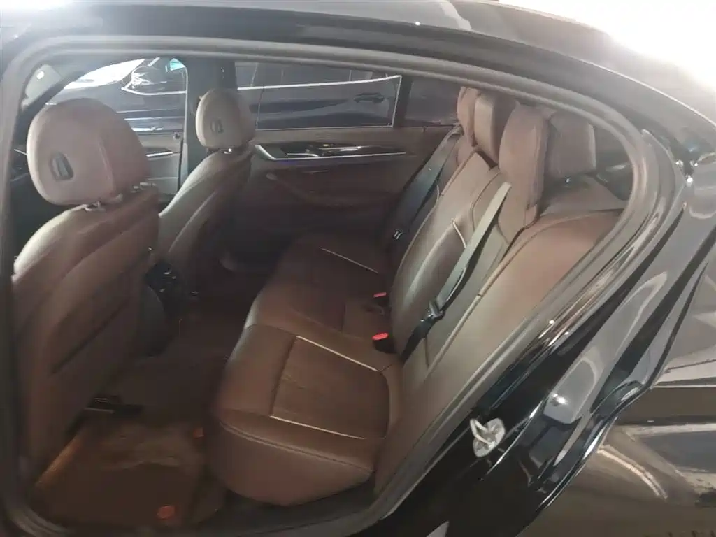 BMW 5 Series 2022 — фото 17