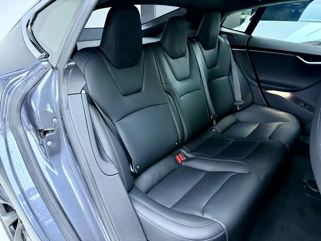Tesla Model S 2018 — фото 13