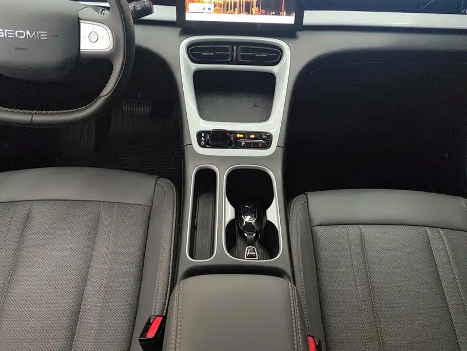 Geely Galaxy Starwish 2025 — фото 16