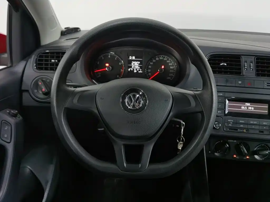 Volkswagen Polo 2017 — фото 11