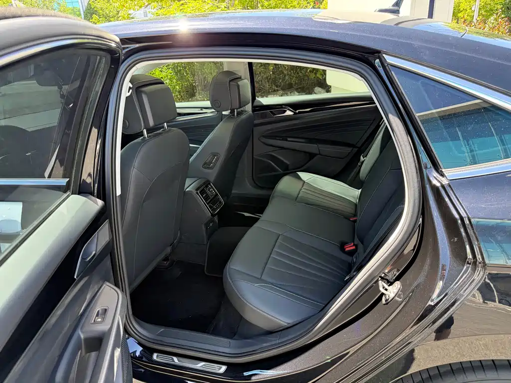 Volkswagen Passat 2024 — фото 15