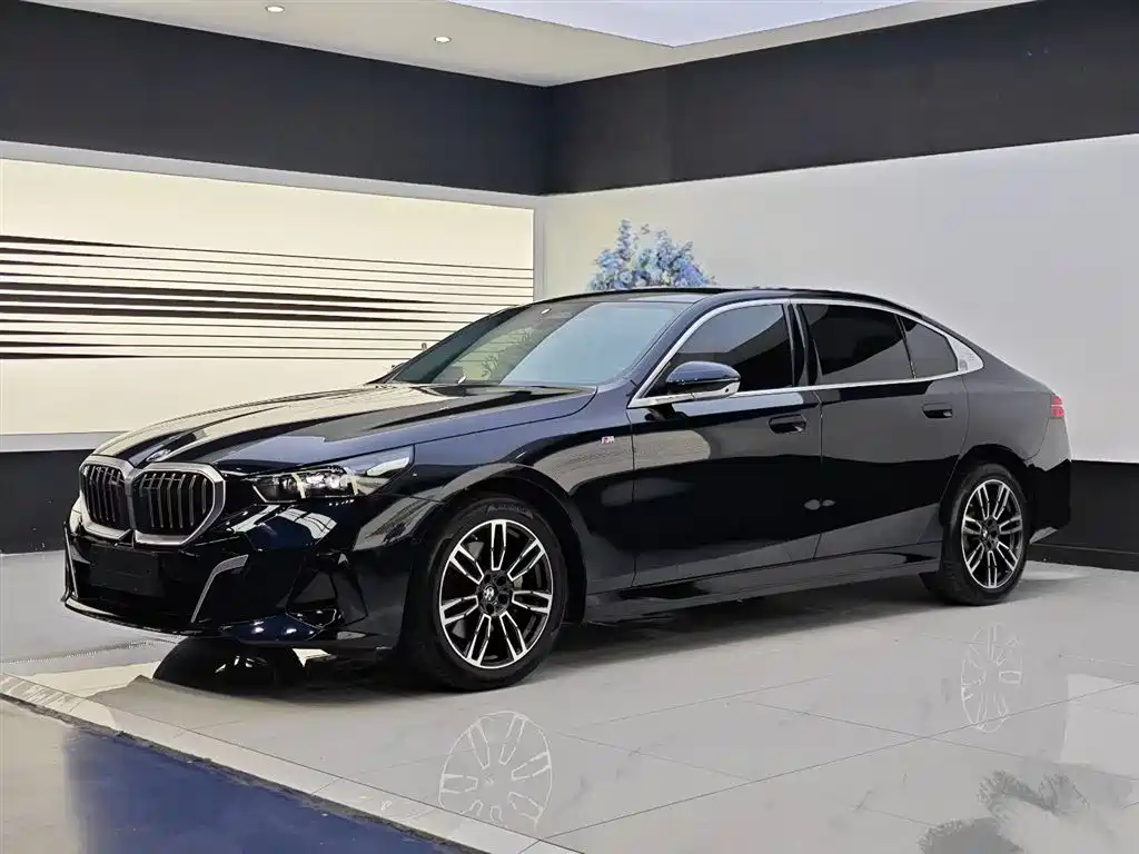 BMW 5 Series 2024 — фото 1