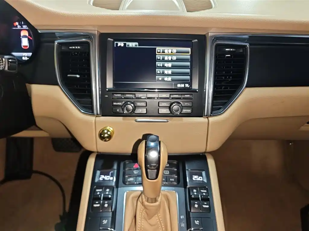 Porsche Macan 2015 — фото 12