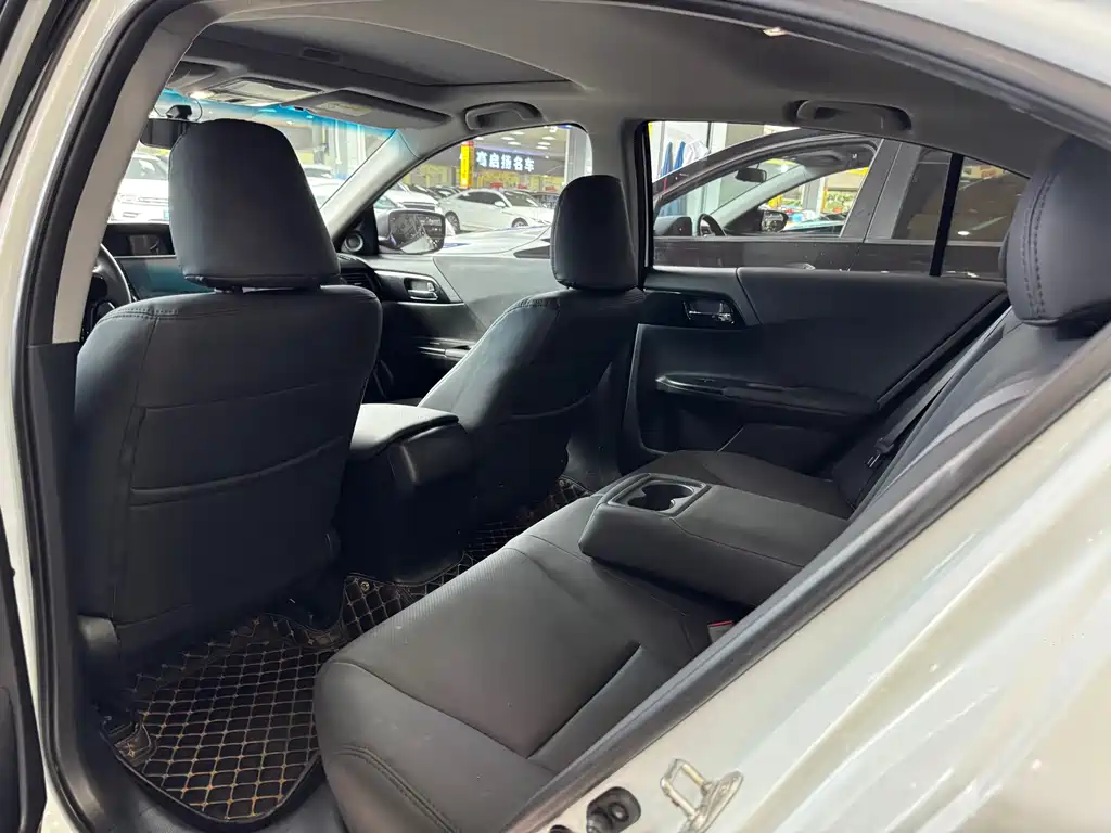 Honda Accord 2018 — фото 14