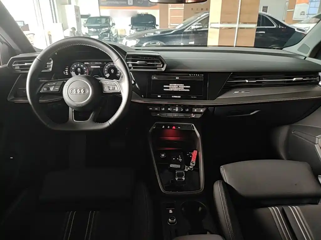 Audi A3 2023 — фото 10