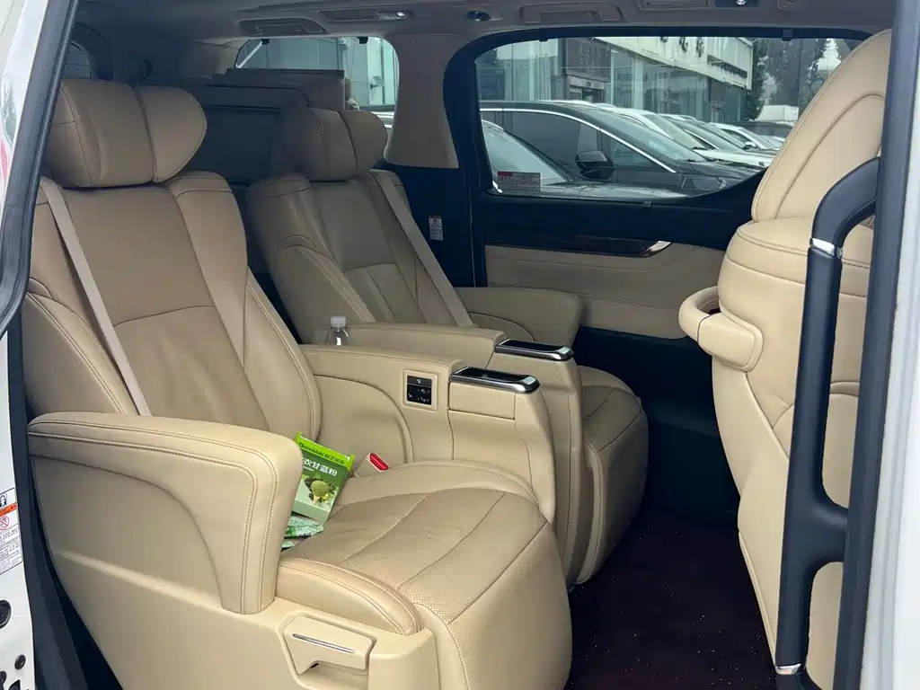 Toyota Alphard 2021 — фото 11