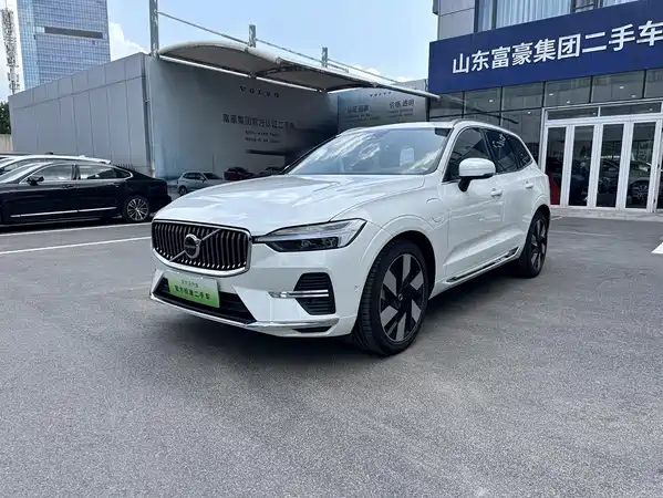 Volvo XC60 Plug-In Hybrid 2024
