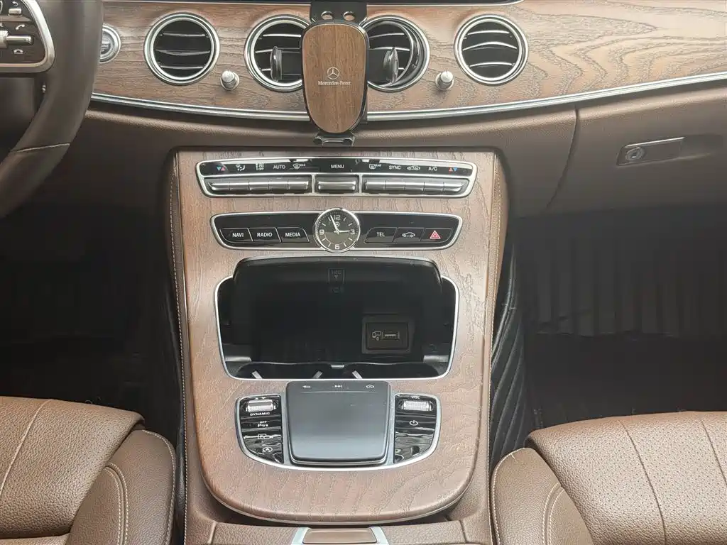 Mercedes-Benz E-Class 2020 — фото 10
