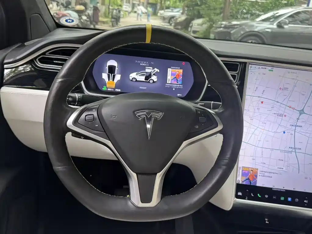 Tesla Model X 2018 — фото 10