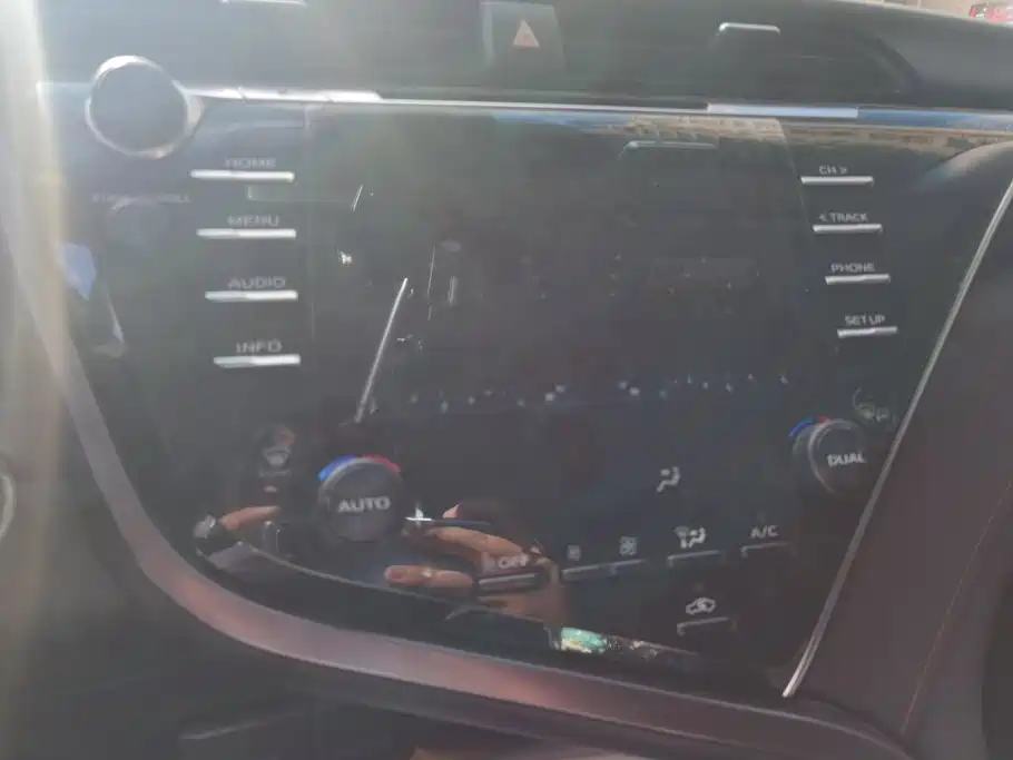 Toyota Camry 2018 — фото 12