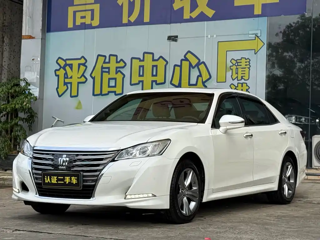 Toyota Crown 2016 — фото 1