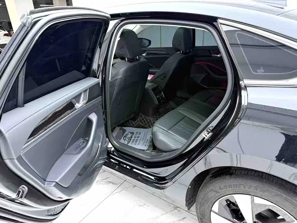 Volkswagen Magotan 2025