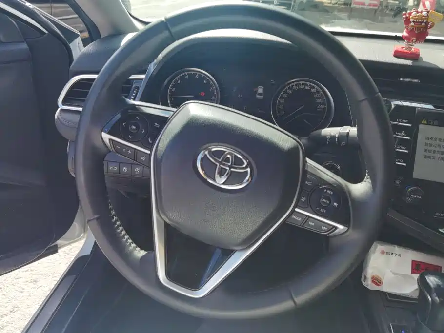 Toyota Camry 2018 — фото 14